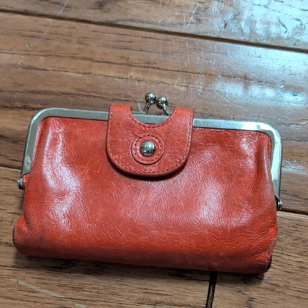 HOBO Alice Kisslock Vintage Red Leather Women's Compact Wallet